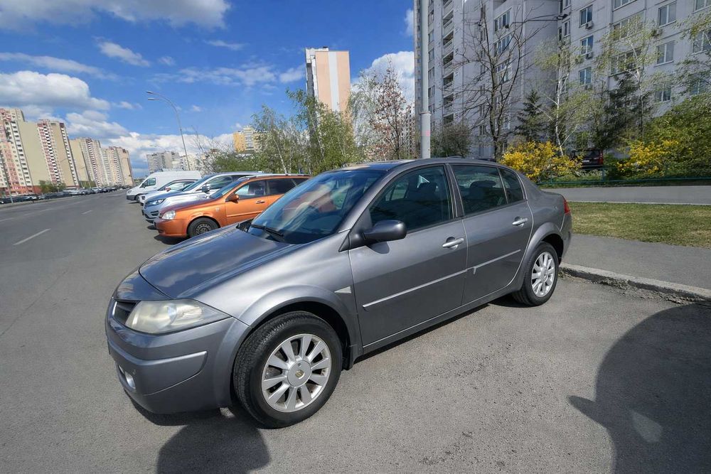 Renault Megane II 2009, седан 1.6