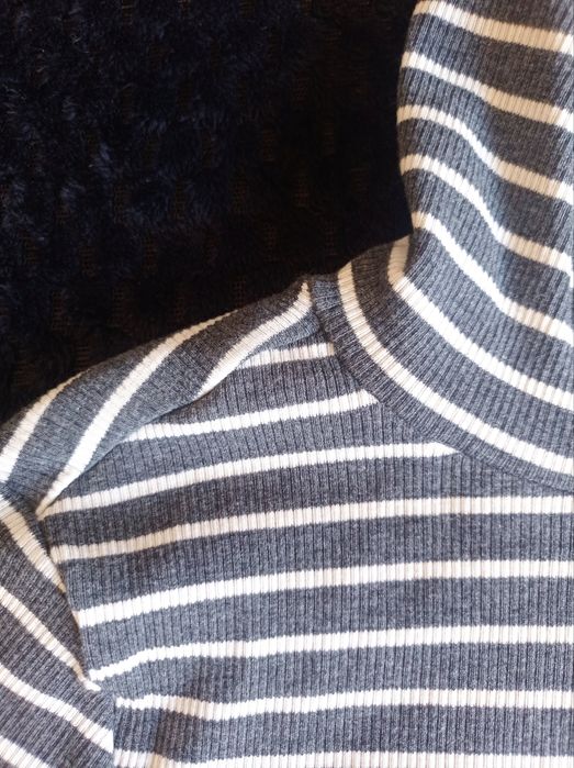 Szary golf w paski XS