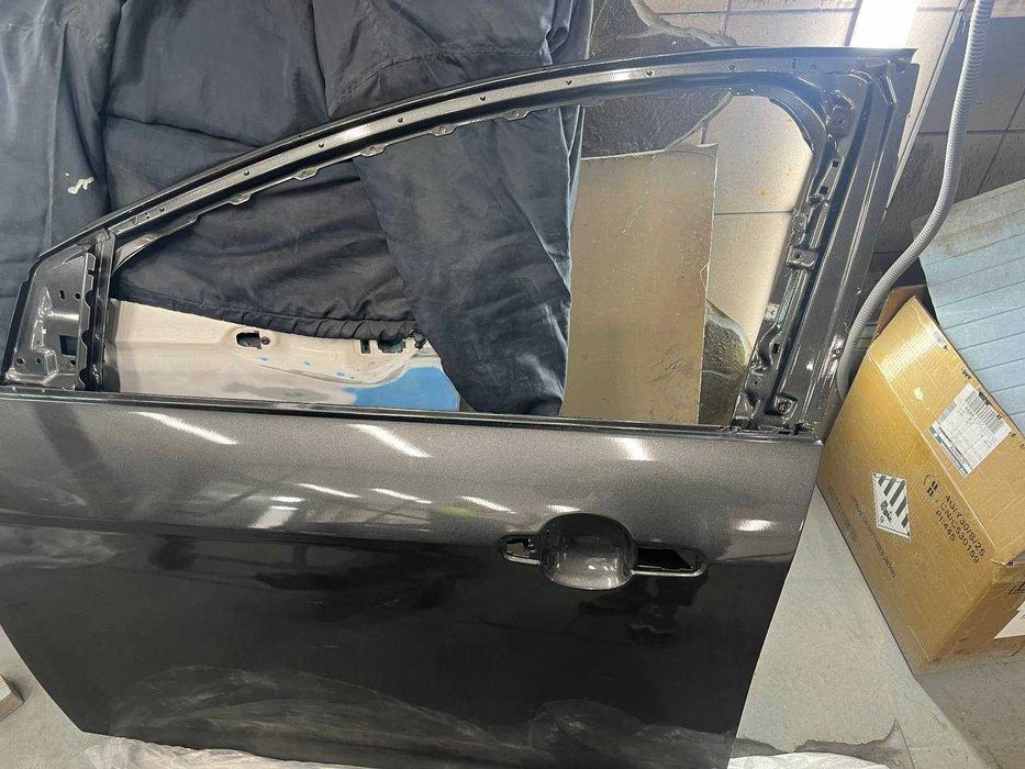 Водійські двері на Ford Focus 3