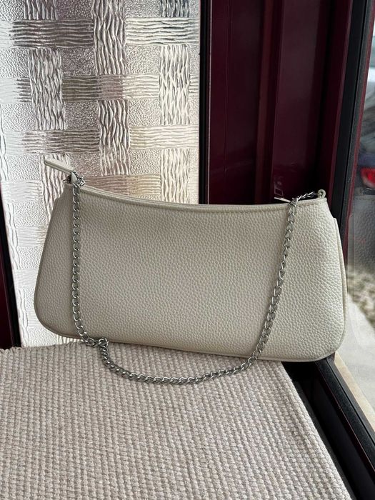 Bolsa branca de senhora