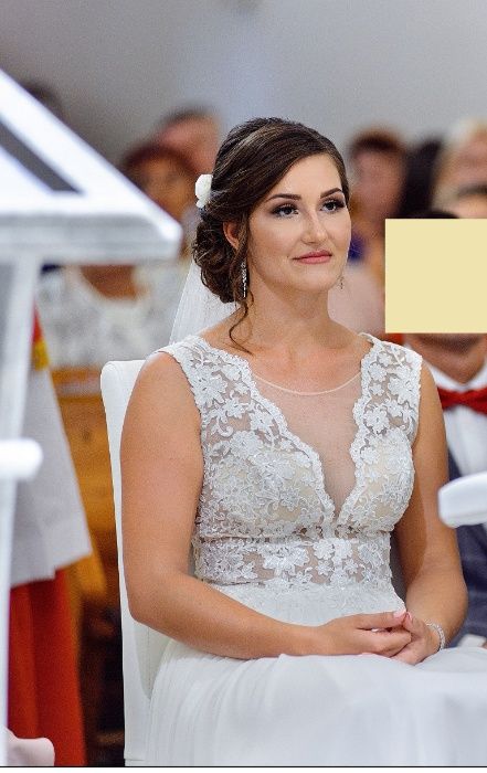 Piękna suknia ślubna w kolorze ecru