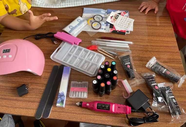 Kit manicure em gel com lâmpada UV/LED e broca elétrica