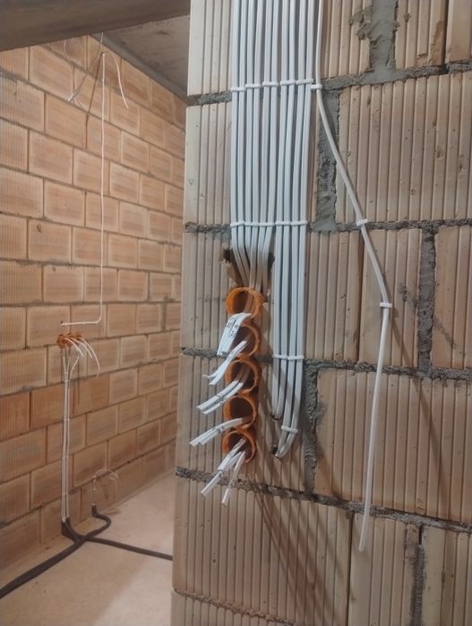 Elektryk, Usługi elektryczne