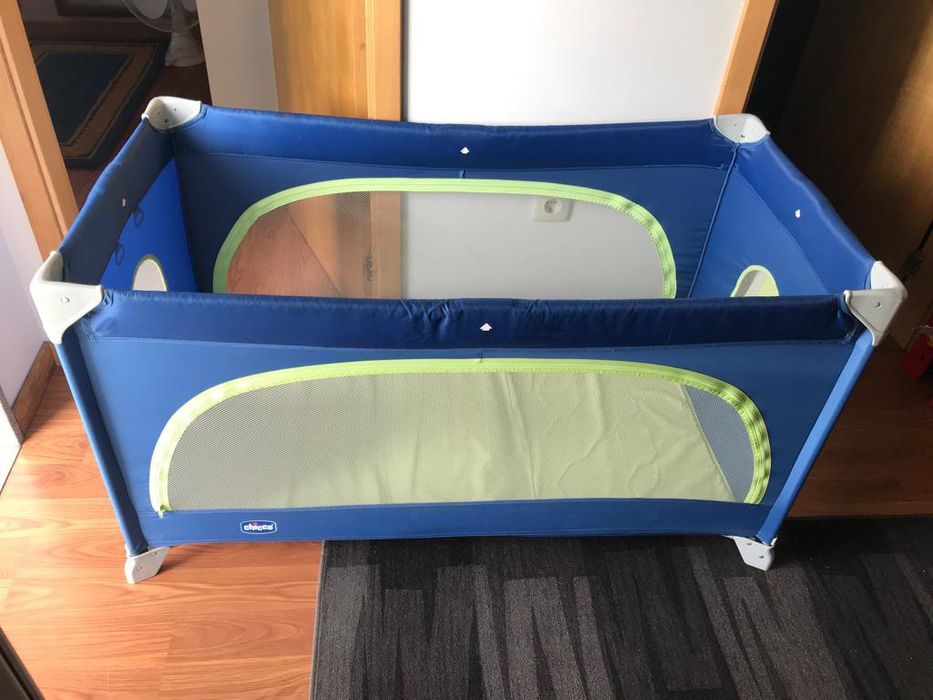 Cama e colchão com saco para guardar
