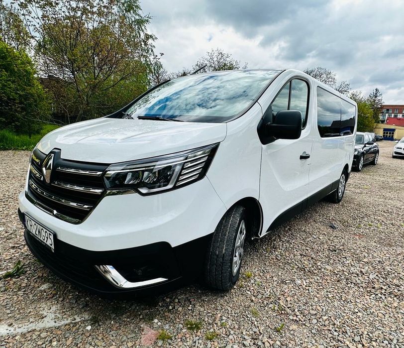 Wynajem busa 9 osobowego trafic long Kraków ul. Dobrego pasterza 45