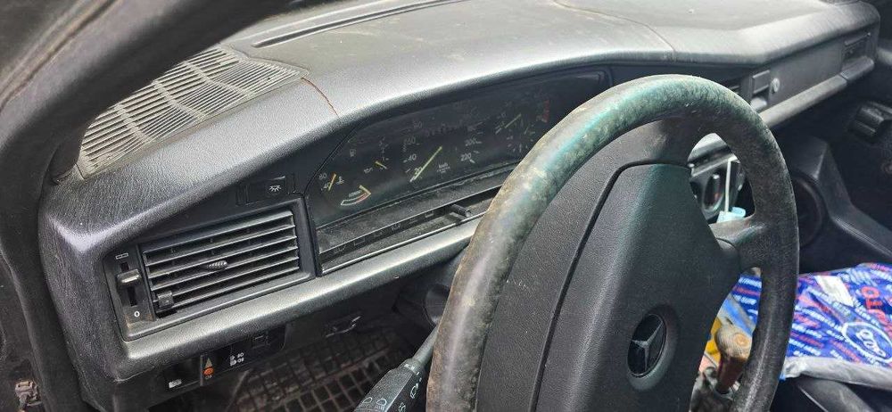 Mercedes-BENZ 190 E 2.3