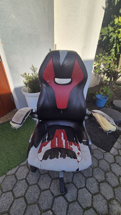 Cadeira gaming com algum uso