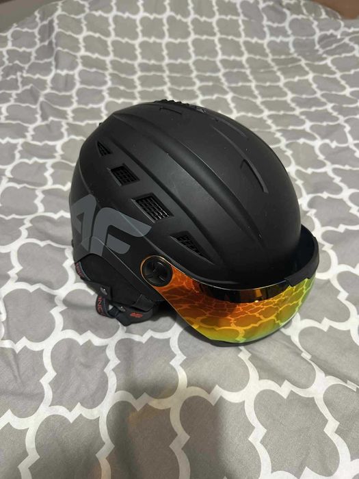 Kask narciarski 4f rozmiar L 57-59cm z goglami