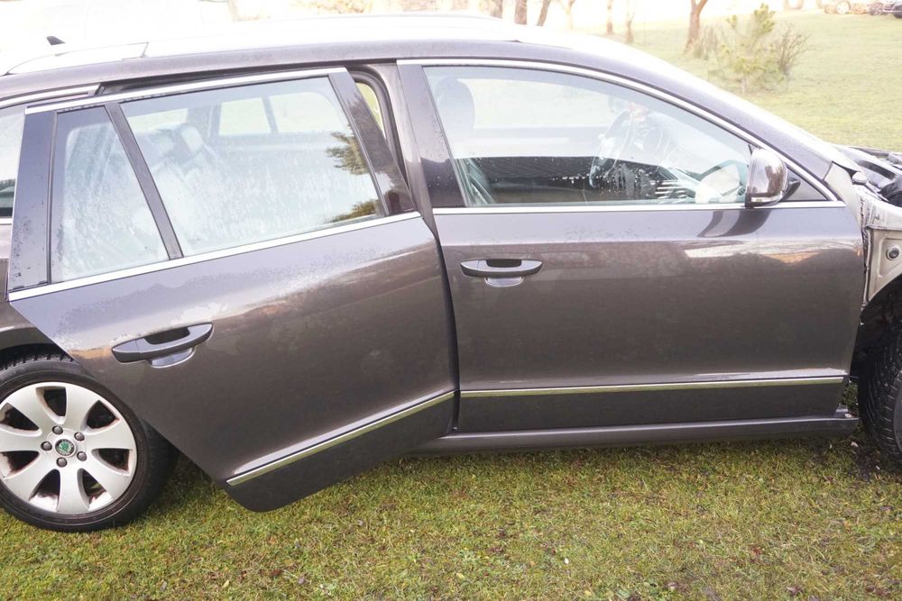 Kompletne drzwi Prawe tył drzwi prawe tylne Skoda Superb II 3T Ładne*