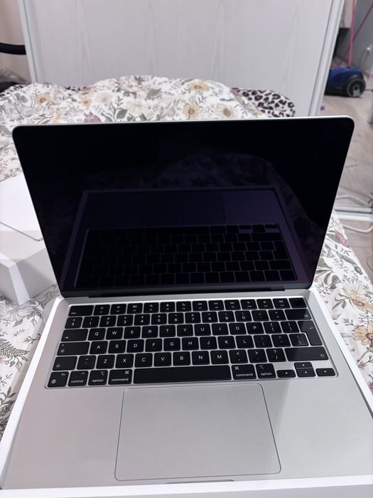 MacBook Air 13 16GB memory 512GB SSD