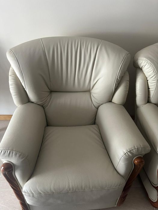 Poltrona bege em bom estado