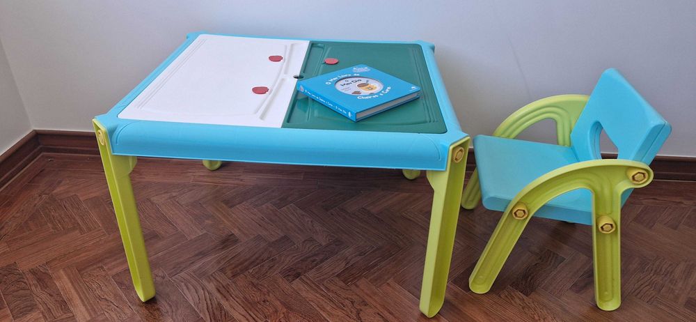 Mesa e cadeiras de criança da Imaginarium