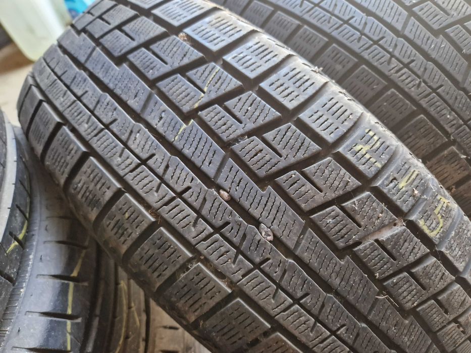 шини зима 215 65 R16 Yokohama Ice Guard IG60