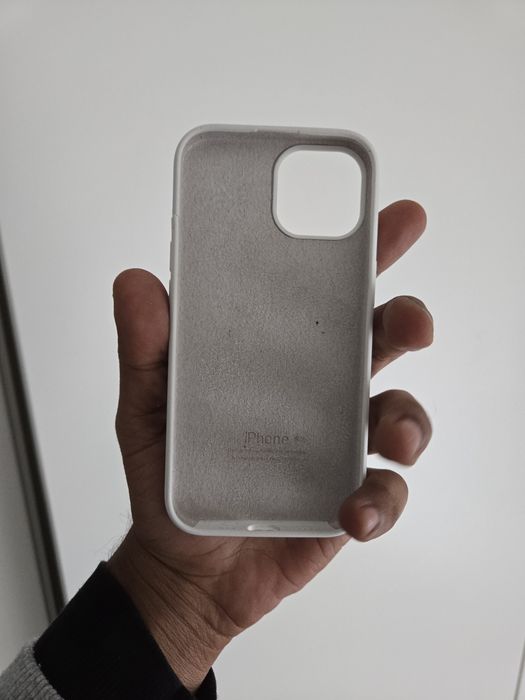 4 Capas iphone 15 (pouco uso)