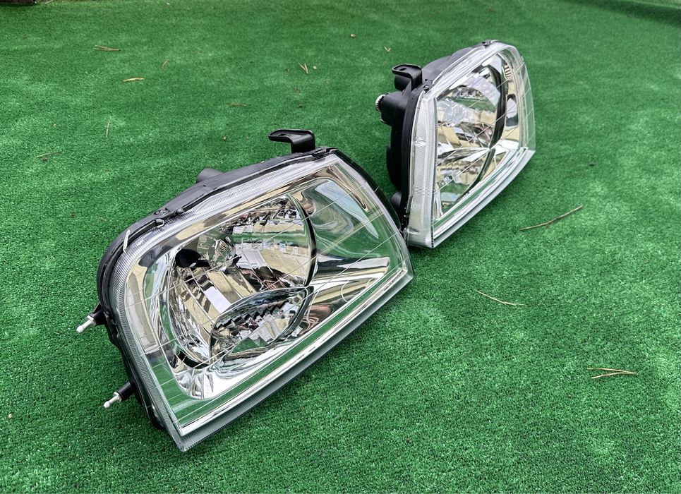 Фари Mitsubishi L200 1995-2005 передні