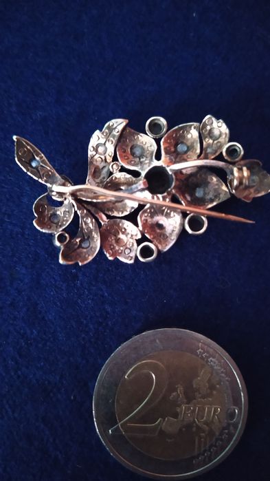 Peças de prata com ouro