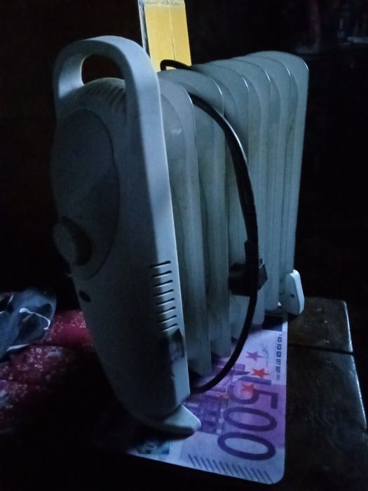 Маленький экономный масляный радиатор