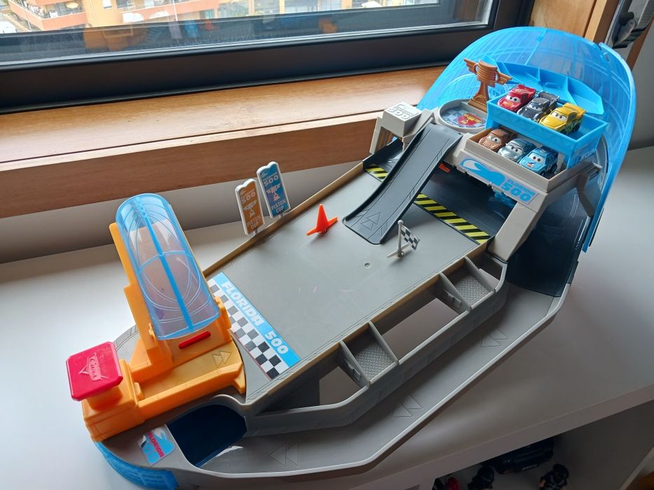 Jogo de corrida de carros da Disney/Pixar