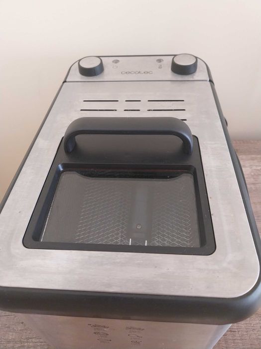 Fritadeira Cecotec inox