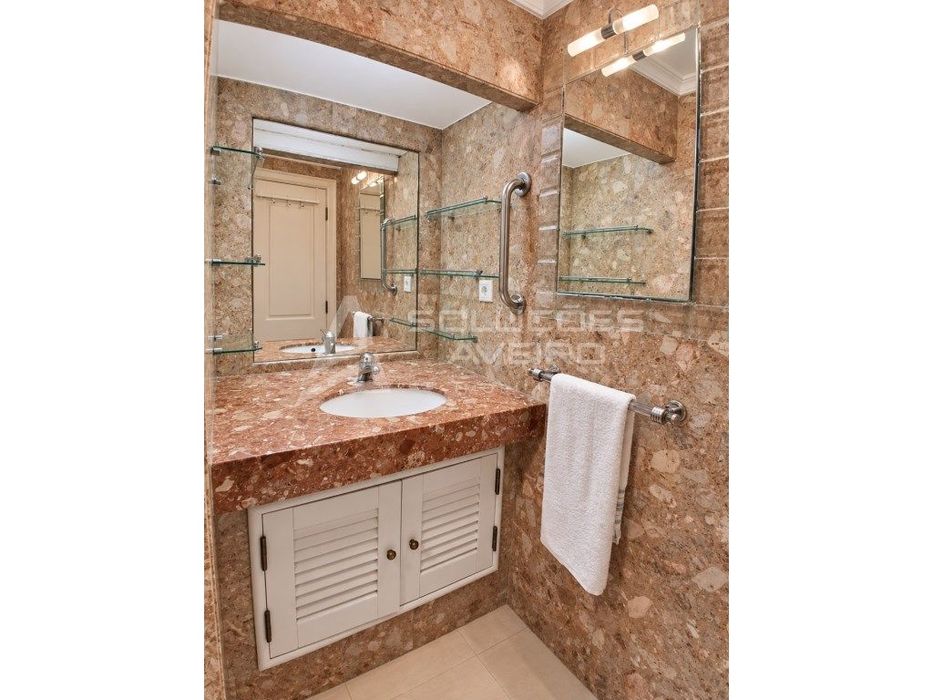 Moradia T4+1 | Piscina Coberta | Ginásio | Dois Lotes Urbanos | Cen...