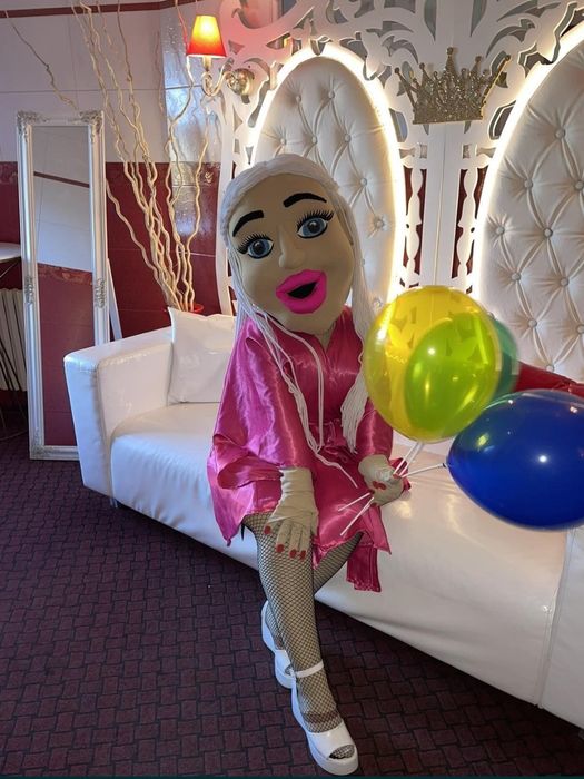 Стриптизер, стриптизерша, ведмідь, панда, зайка, капібара