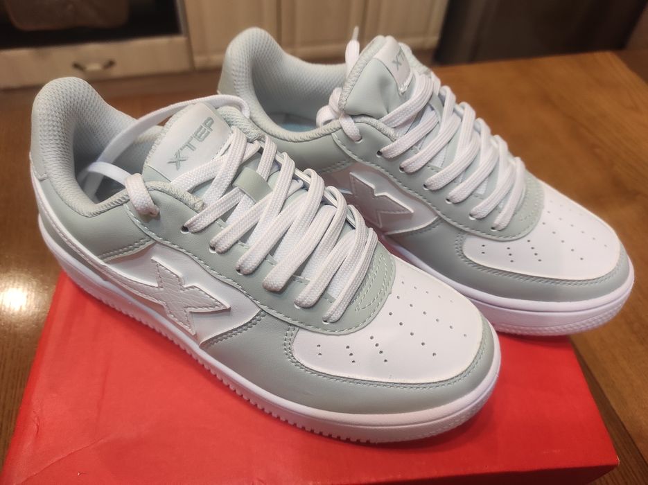 Продам класні кросівки Xtep
