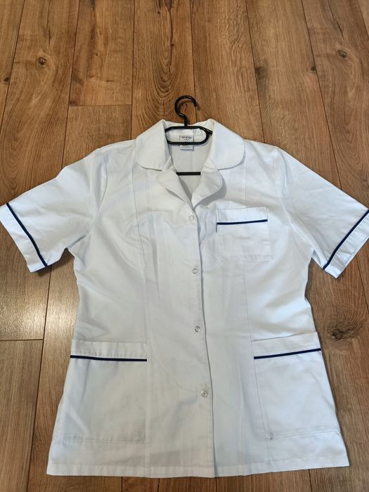 Biały fartuch damski