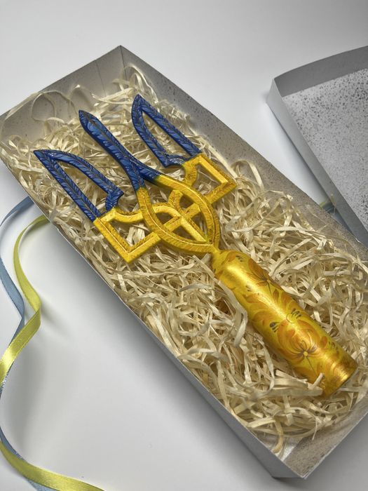 Новорічна прикраса на ялинку