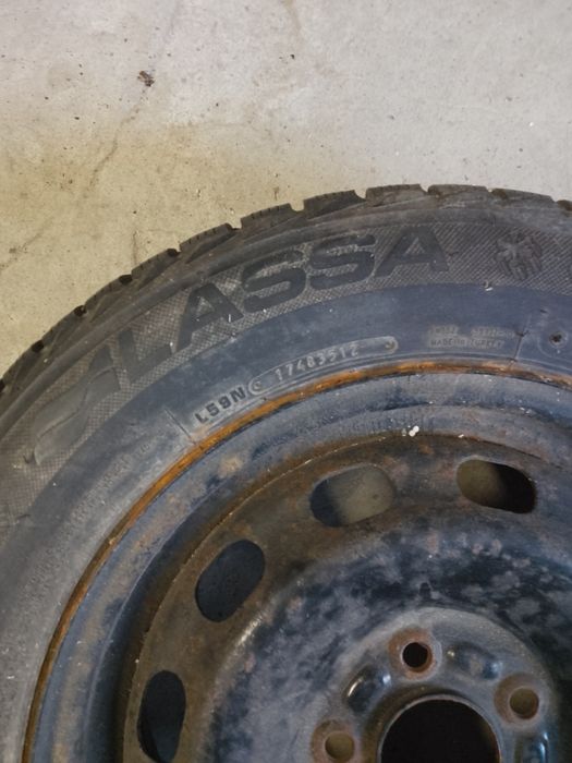 Koło z felgą 195/65R15