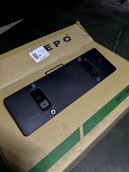 Подіум для номерного знаку Porsche Macan 95B807287D