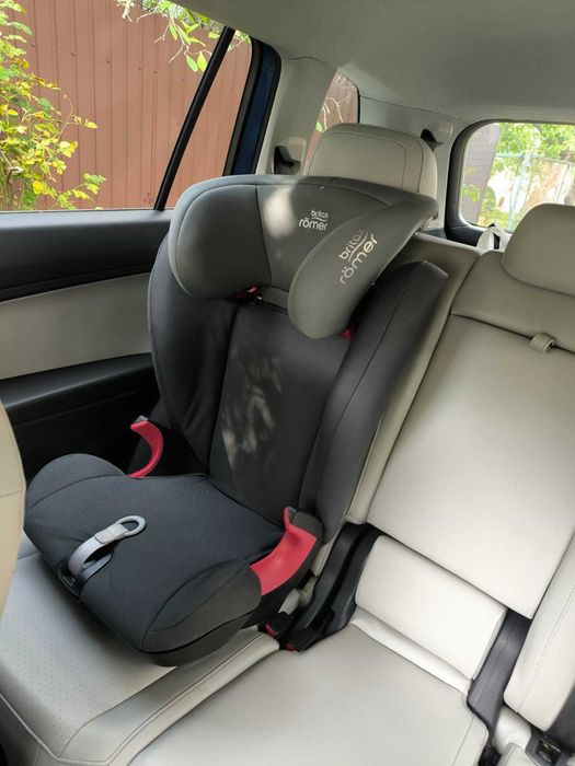 Автокрісло дитяче BRITAX-ROMER KIDFIX SL BLACK ISOFIX 3-12 років.