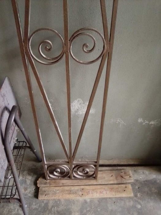 Grades de Portada antigas, em Ferro Forjado