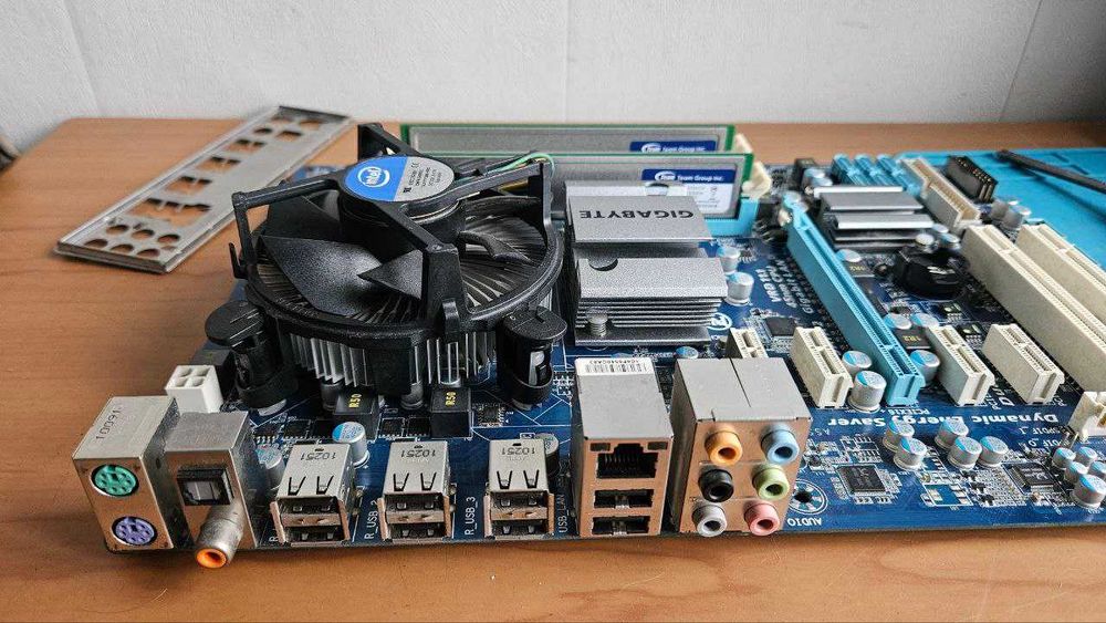 Материнка Gigabyte P43 s775 + Core 2 Duo + 4gb РОБОЧЕ