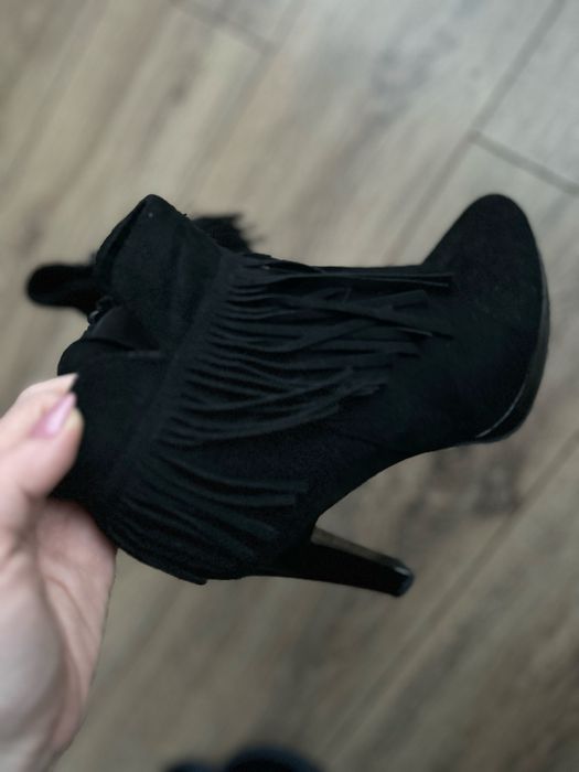 Buty botki z frędzlami r.38