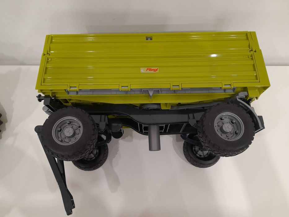 Zestaw Bruder duży Traktor John Deer z ładowaczem + przyczepa Fliegl