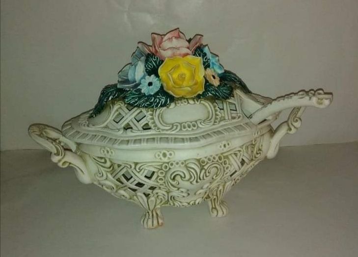 Terrina decorativa antiga