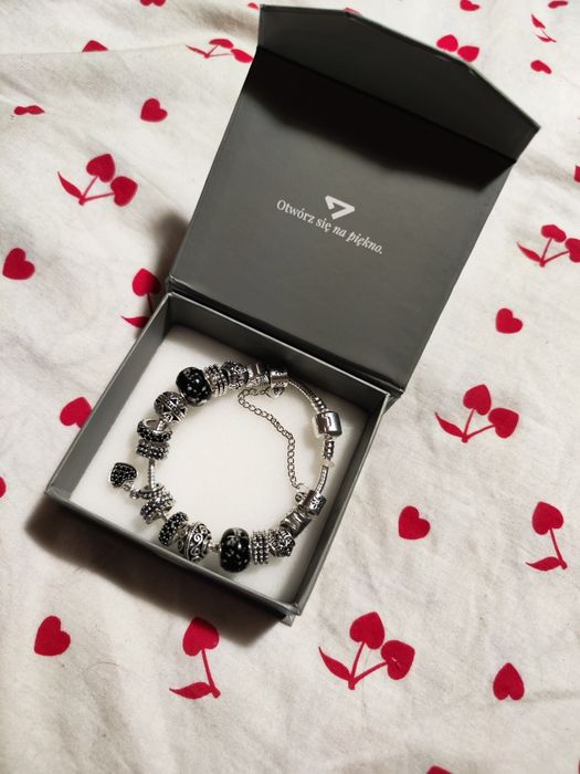 Bransoletka charms