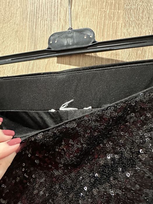 Spodnie/legginsy z cekinami czarne jak NOWE
