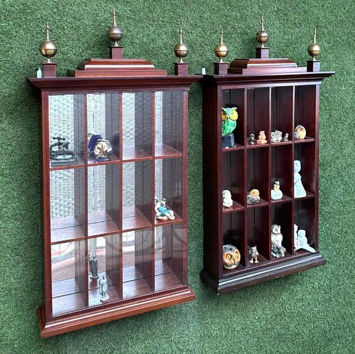 Expositores de coleções, antigos, um com vidro frontal outro sem