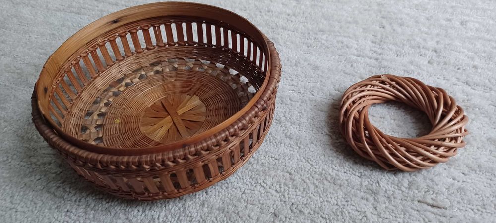 KOSZYCZEK płaski wiklinowy,  wiklinowo-słomkowy z lat PRL + gratis