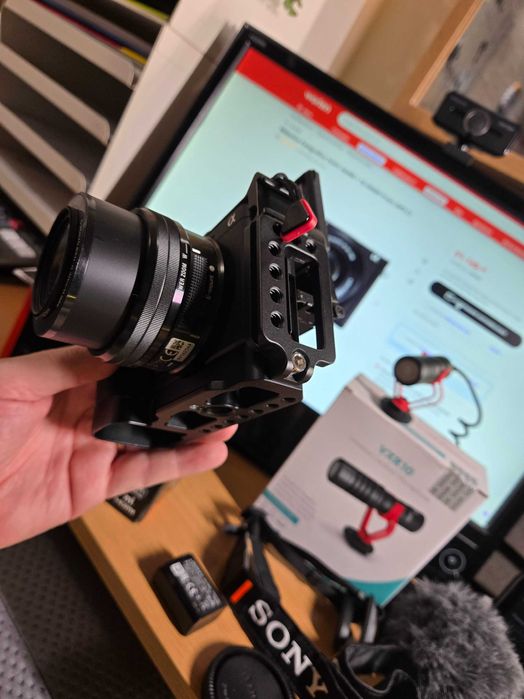 SONY a6400 + 16-50mm OSS + Extras