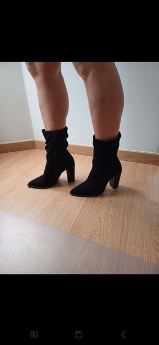 Botins pretos em Couro