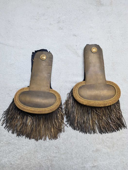 Zabytkowe epolety naramienniki