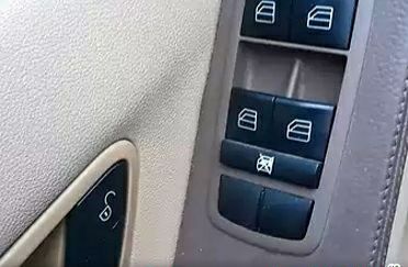 Mersedes R-class Long первый и  единственный владелец куплен  новым