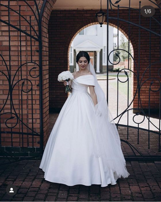 Весільне плаття пишне