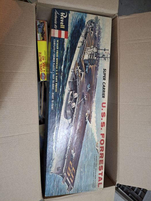 Kit navio vintage USS Forrestal Revell novo