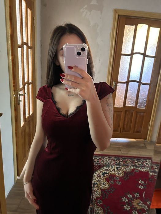 Жіноче червоне плаття