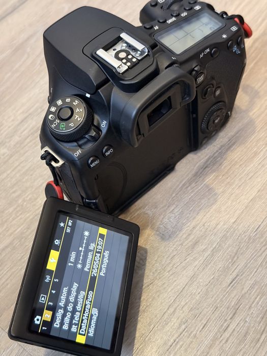 DSLR Canon 90d + 2 baterias ( maquina em excelente estado)