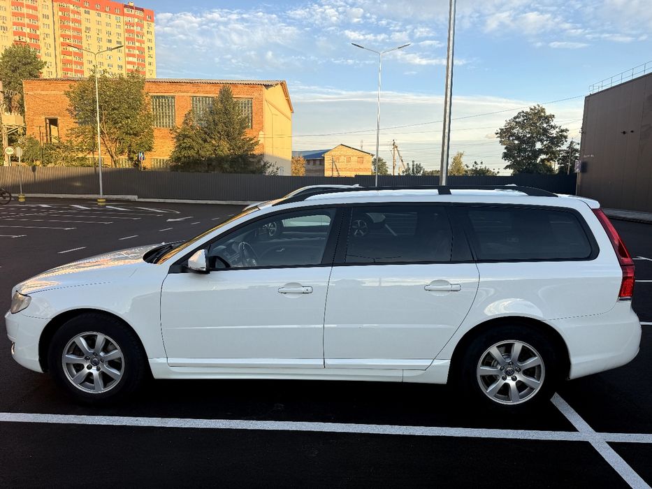Продам автомобіль Volvo v70