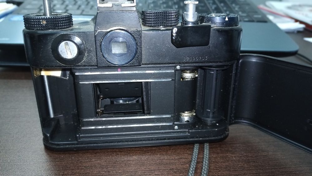 Máquina fotográfica Zenit antiga